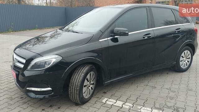 Черный Мерседес Б-класс, объемом двигателя 0 л и пробегом 122 тыс. км за 12291 $, фото 1 на Automoto.ua