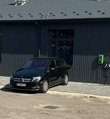 Черный Мерседес Б-класс, объемом двигателя 0 л и пробегом 70 тыс. км за 12000 $, фото 1 на Automoto.ua