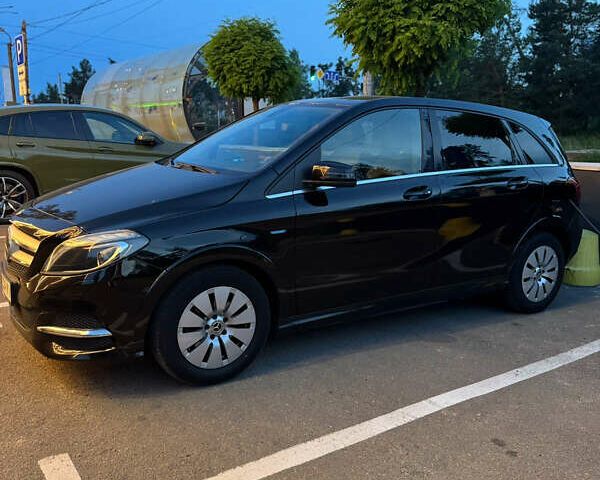 Чорний Мерседес Б-клас, об'ємом двигуна 0 л та пробігом 69 тис. км за 10900 $, фото 1 на Automoto.ua