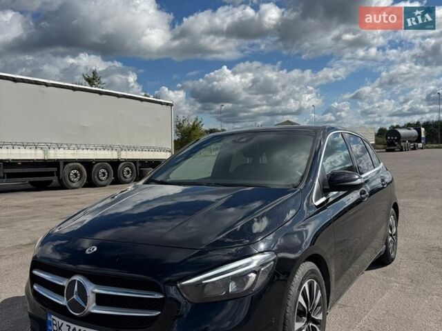 Черный Мерседес Б-класс, объемом двигателя 1.9 л и пробегом 215 тыс. км за 15500 $, фото 1 на Automoto.ua