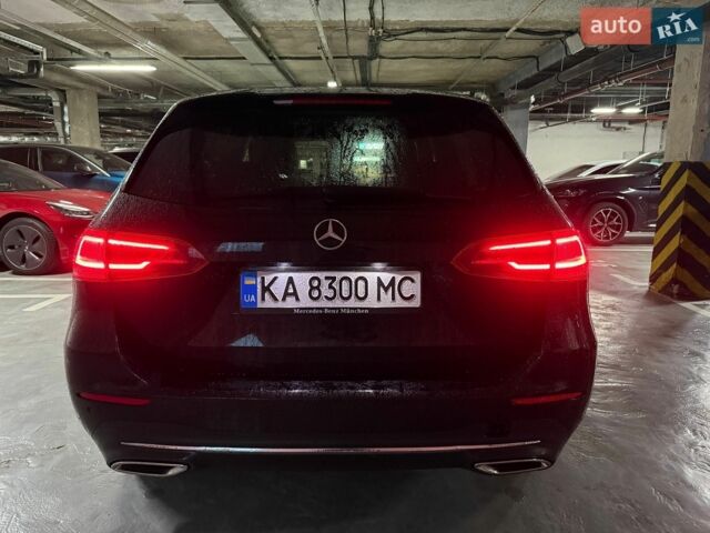 Черный Мерседес Б-класс, объемом двигателя 1.9 л и пробегом 215 тыс. км за 21000 $, фото 1 на Automoto.ua