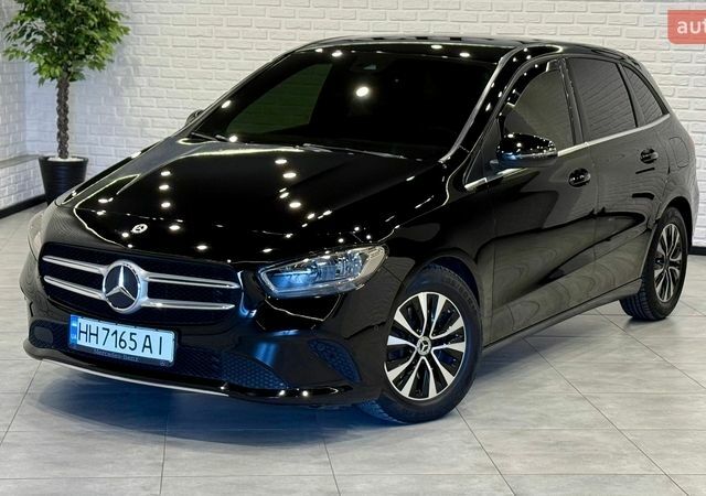 Черный Мерседес Б-класс, объемом двигателя 1.95 л и пробегом 141 тыс. км за 18900 $, фото 1 на Automoto.ua