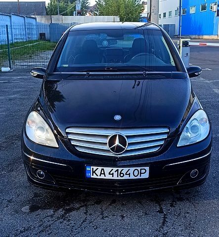 Чорний Мерседес Б-клас, об'ємом двигуна 2 л та пробігом 360 тис. км за 5300 $, фото 1 на Automoto.ua