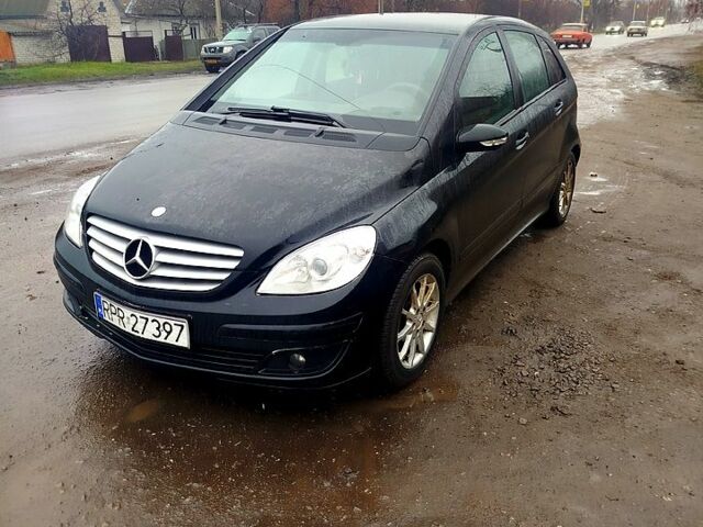 Черный Мерседес Б-класс, объемом двигателя 2 л и пробегом 285 тыс. км за 3600 $, фото 1 на Automoto.ua