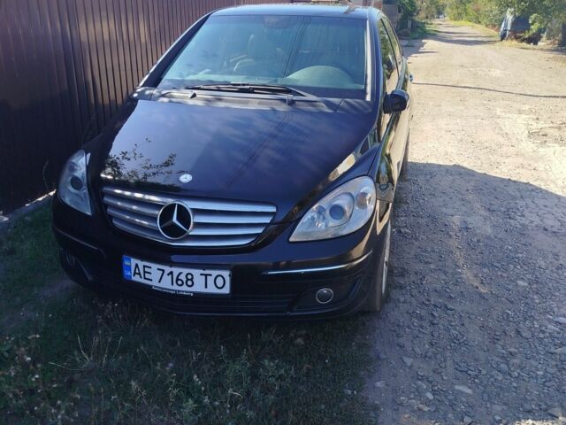 Черный Мерседес Б-класс, объемом двигателя 2 л и пробегом 460 тыс. км за 6000 $, фото 1 на Automoto.ua
