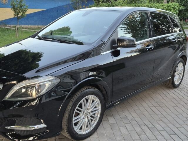 Чорний Мерседес Б-клас, об'ємом двигуна 0 л та пробігом 97 тис. км за 8800 $, фото 1 на Automoto.ua