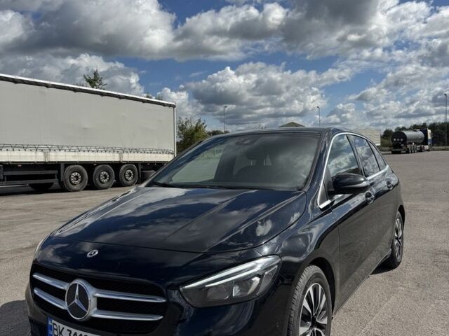 Чорний Мерседес Б-клас, об'ємом двигуна 2 л та пробігом 190 тис. км за 18800 $, фото 1 на Automoto.ua