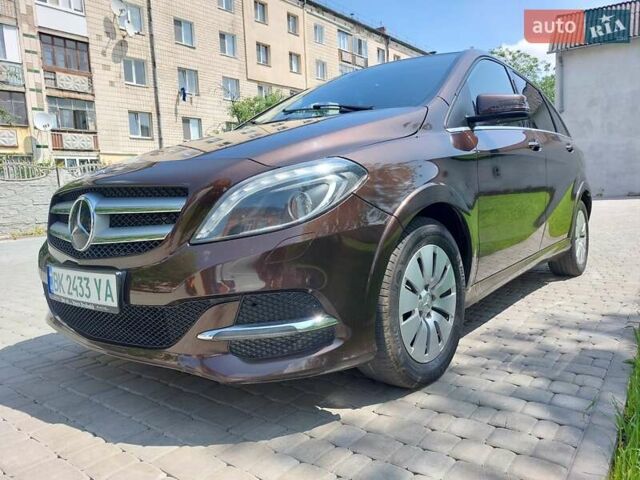 Коричневий Мерседес Б-клас, об'ємом двигуна 0 л та пробігом 130 тис. км за 12500 $, фото 1 на Automoto.ua