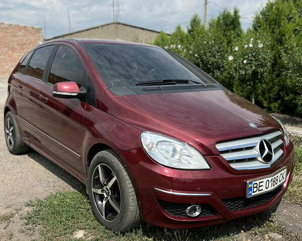 Червоний Мерседес Б-клас, об'ємом двигуна 2 л та пробігом 137 тис. км за 8500 $, фото 1 на Automoto.ua