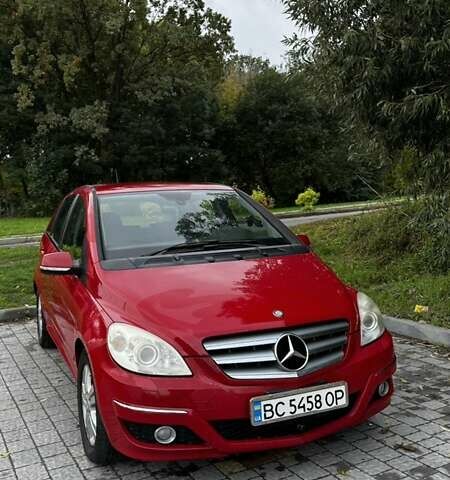 Красный Мерседес Б-класс, объемом двигателя 1.7 л и пробегом 89 тыс. км за 8000 $, фото 1 на Automoto.ua