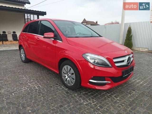 Червоний Мерседес Б-клас, об'ємом двигуна 0 л та пробігом 109 тис. км за 9900 $, фото 1 на Automoto.ua