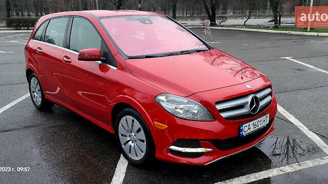 Красный Мерседес Б-класс, объемом двигателя 0 л и пробегом 73 тыс. км за 11999 $, фото 1 на Automoto.ua