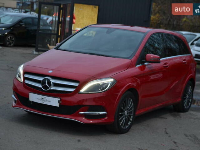 Красный Мерседес Б-класс, объемом двигателя 0 л и пробегом 122 тыс. км за 9999 $, фото 1 на Automoto.ua