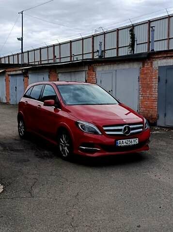 Червоний Мерседес Б-клас, об'ємом двигуна 0 л та пробігом 98 тис. км за 12000 $, фото 1 на Automoto.ua