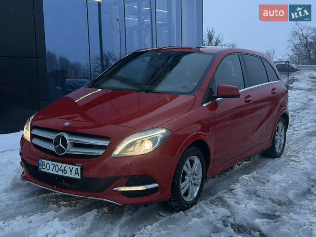 Красный Мерседес Б-класс, объемом двигателя 0 л и пробегом 109 тыс. км за 10100 $, фото 1 на Automoto.ua