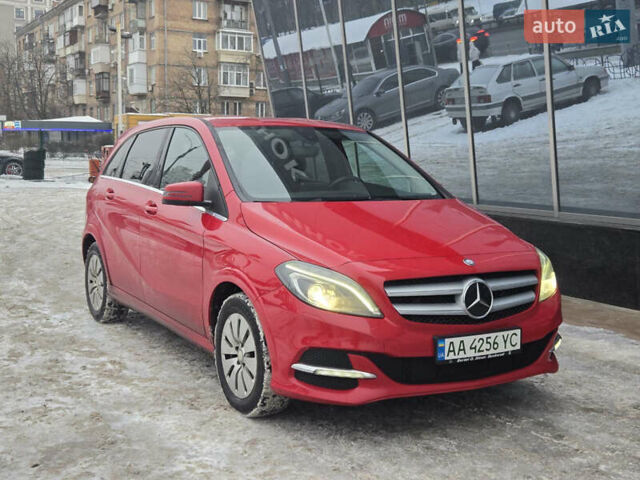 Червоний Мерседес Б-клас, об'ємом двигуна 0 л та пробігом 100 тис. км за 11900 $, фото 1 на Automoto.ua