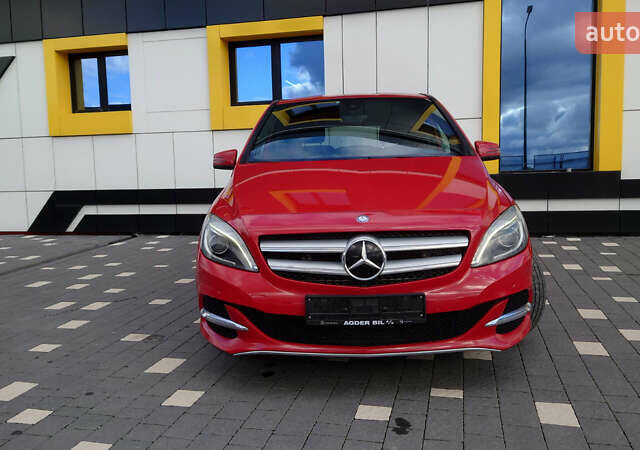 Червоний Мерседес Б-клас, об'ємом двигуна 0 л та пробігом 108 тис. км за 10800 $, фото 1 на Automoto.ua