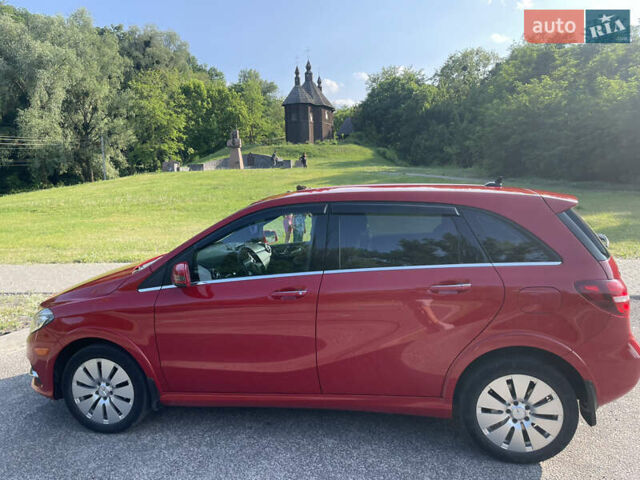 Красный Мерседес Б-класс, объемом двигателя 0 л и пробегом 91 тыс. км за 15500 $, фото 1 на Automoto.ua