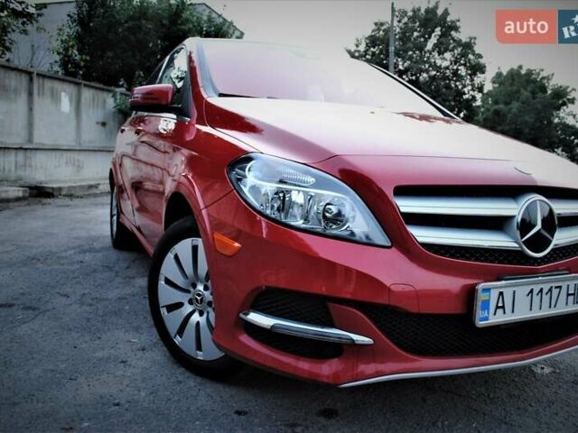 Красный Мерседес Б-класс, объемом двигателя 0 л и пробегом 185 тыс. км за 13500 $, фото 1 на Automoto.ua