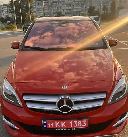 Красный Мерседес Б-класс, объемом двигателя 0 л и пробегом 117 тыс. км за 11300 $, фото 1 на Automoto.ua