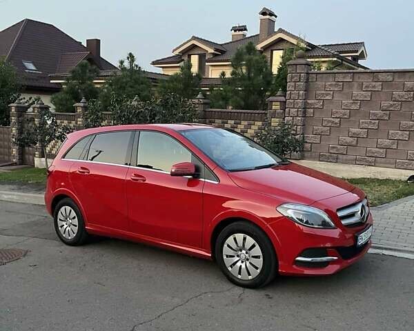 Червоний Мерседес Б-клас, об'ємом двигуна 0 л та пробігом 135 тис. км за 11700 $, фото 1 на Automoto.ua