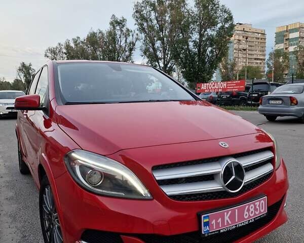 Красный Мерседес Б-класс, объемом двигателя 0 л и пробегом 95 тыс. км за 10800 $, фото 1 на Automoto.ua