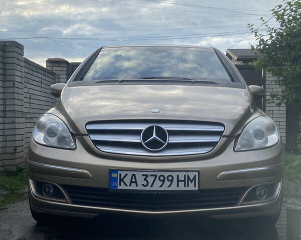 Желтый Мерседес Б-класс, объемом двигателя 2.03 л и пробегом 340 тыс. км за 5700 $, фото 1 на Automoto.ua