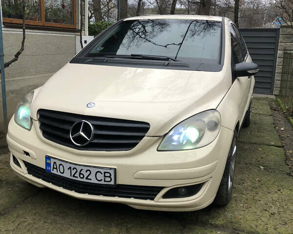 Жовтий Мерседес Б-клас, об'ємом двигуна 2 л та пробігом 460 тис. км за 5400 $, фото 1 на Automoto.ua