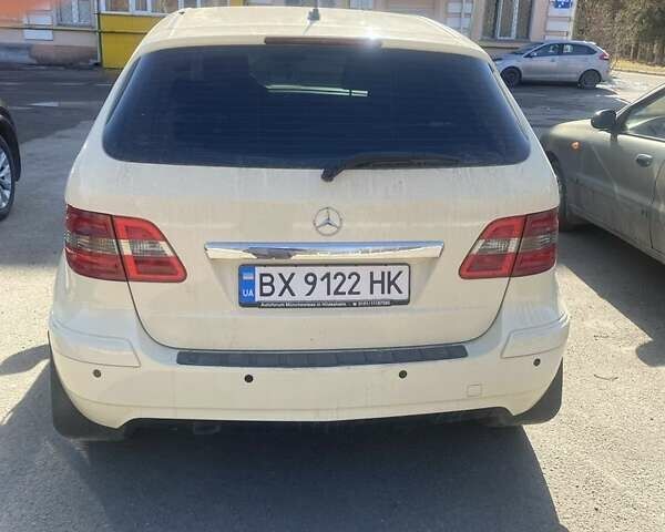 Жовтий Мерседес Б-клас, об'ємом двигуна 2 л та пробігом 210 тис. км за 6500 $, фото 1 на Automoto.ua