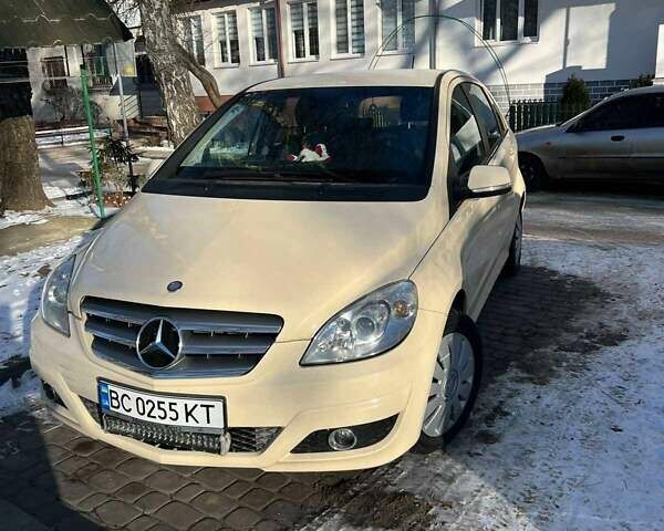 Желтый Мерседес Б-класс, объемом двигателя 1.99 л и пробегом 231 тыс. км за 7200 $, фото 1 на Automoto.ua