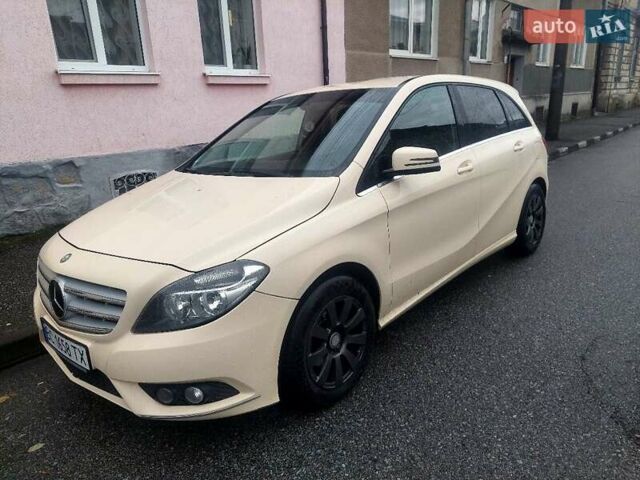 Желтый Мерседес Б-класс, объемом двигателя 1.8 л и пробегом 265 тыс. км за 8800 $, фото 1 на Automoto.ua