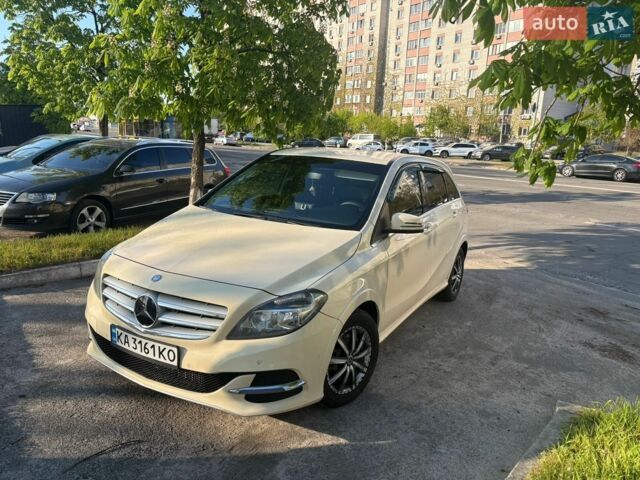 Жовтий Мерседес Б-клас, об'ємом двигуна 2 л та пробігом 393 тис. км за 8199 $, фото 1 на Automoto.ua