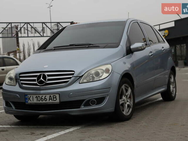 Серый Мерседес Б-класс, объемом двигателя 2 л и пробегом 273 тыс. км за 5500 $, фото 1 на Automoto.ua