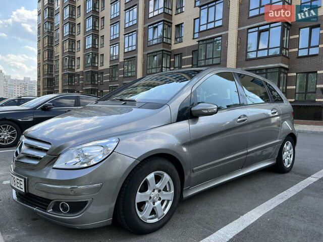 Серый Мерседес Б-класс, объемом двигателя 1.7 л и пробегом 247 тыс. км за 5900 $, фото 1 на Automoto.ua