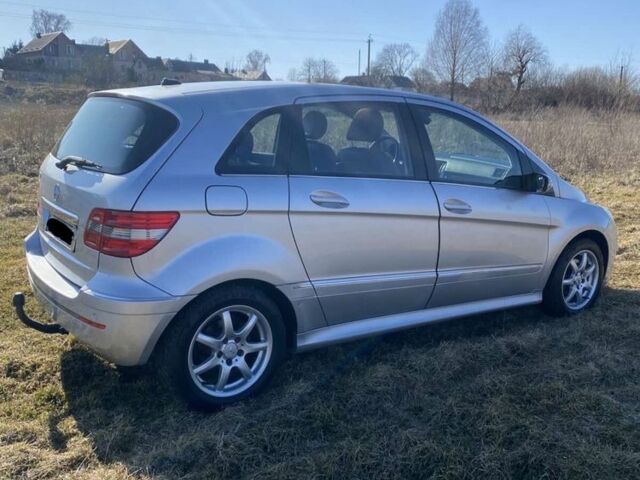 Сірий Мерседес Б-клас, об'ємом двигуна 2 л та пробігом 250 тис. км за 5800 $, фото 1 на Automoto.ua