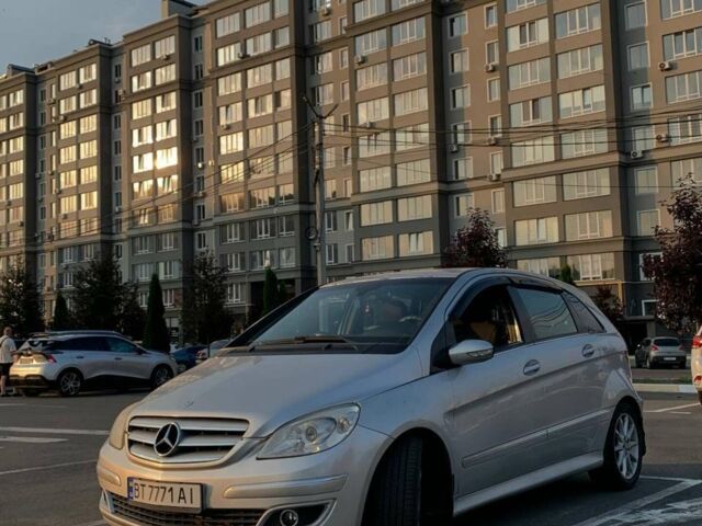 Серый Мерседес Б-класс, объемом двигателя 1.99 л и пробегом 290 тыс. км за 5500 $, фото 1 на Automoto.ua