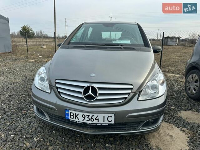 Серый Мерседес Б-класс, объемом двигателя 1.7 л и пробегом 193 тыс. км за 7900 $, фото 1 на Automoto.ua