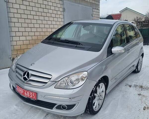 Серый Мерседес Б-класс, объемом двигателя 2 л и пробегом 220 тыс. км за 7200 $, фото 1 на Automoto.ua