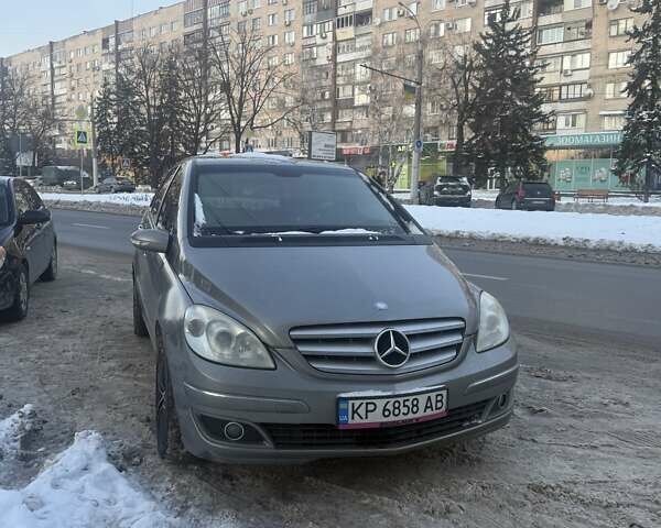 Серый Мерседес Б-класс, объемом двигателя 1.7 л и пробегом 244 тыс. км за 6500 $, фото 1 на Automoto.ua