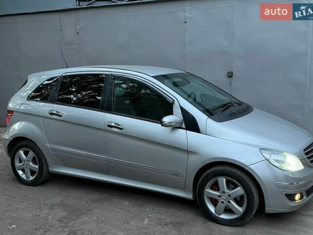 Сірий Мерседес Б-клас, об'ємом двигуна 2 л та пробігом 155 тис. км за 6250 $, фото 1 на Automoto.ua