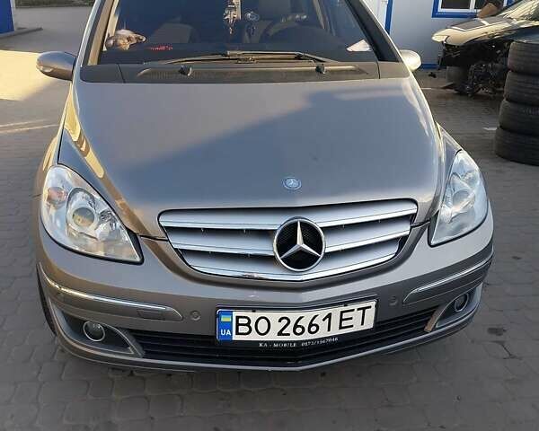 Серый Мерседес Б-класс, объемом двигателя 2 л и пробегом 419 тыс. км за 6500 $, фото 1 на Automoto.ua
