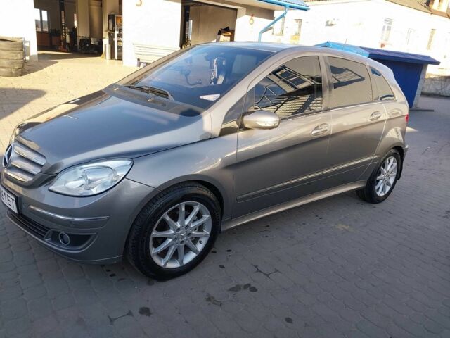 Сірий Мерседес Б-клас, об'ємом двигуна 2 л та пробігом 419 тис. км за 6500 $, фото 1 на Automoto.ua