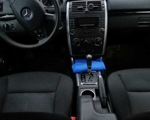 Серый Мерседес Б-класс, объемом двигателя 1.7 л и пробегом 196 тыс. км за 8500 $, фото 1 на Automoto.ua