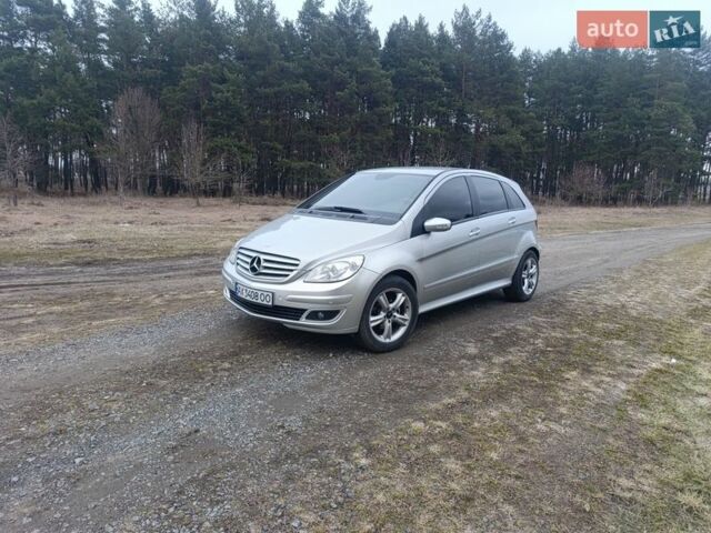 Серый Мерседес Б-класс, объемом двигателя 2 л и пробегом 220 тыс. км за 6000 $, фото 1 на Automoto.ua