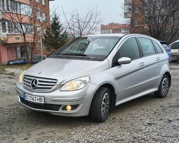 Серый Мерседес Б-класс, объемом двигателя 2 л и пробегом 289 тыс. км за 5700 $, фото 1 на Automoto.ua