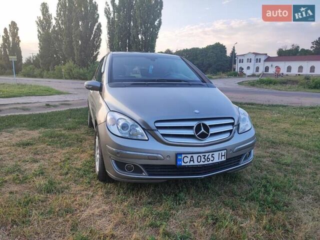 Сірий Мерседес Б-клас, об'ємом двигуна 2 л та пробігом 160 тис. км за 7300 $, фото 1 на Automoto.ua