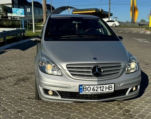 Сірий Мерседес Б-клас, об'ємом двигуна 2 л та пробігом 192 тис. км за 7500 $, фото 1 на Automoto.ua
