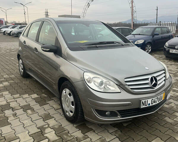 Сірий Мерседес Б-клас, об'ємом двигуна 1.5 л та пробігом 272 тис. км за 6999 $, фото 1 на Automoto.ua