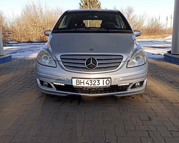 Серый Мерседес Б-класс, объемом двигателя 2 л и пробегом 245 тыс. км за 6700 $, фото 1 на Automoto.ua