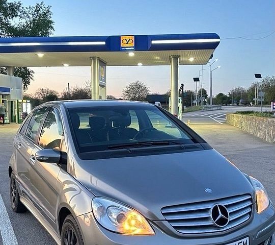 Сірий Мерседес Б-клас, об'ємом двигуна 1.7 л та пробігом 202 тис. км за 7000 $, фото 1 на Automoto.ua